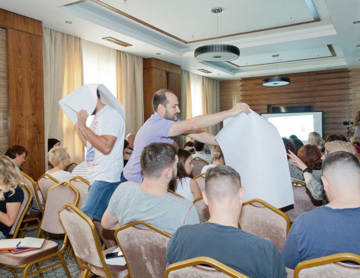 Conferencia de Concesionarios Oasis – "Corazón de granada", Yereván. 13-18 de setiembre, 2018. Número de participantes: 60