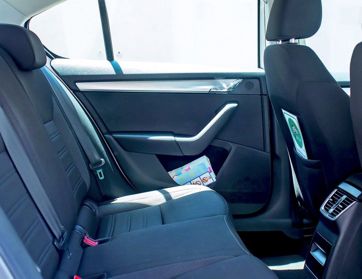 Komfort-Sedan (4 Personen, 3 Gepäckstücke), Klimaanlage, Audiosystem mit USB