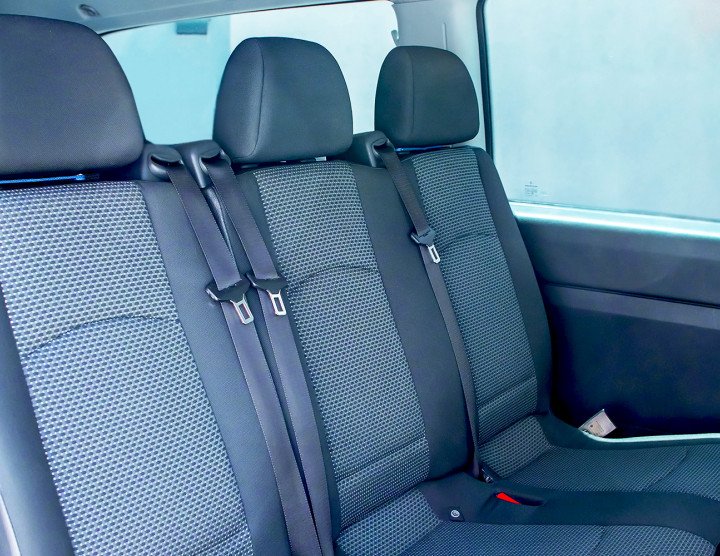 Minivan (7 persona, 7 maletas), Aire acondicionado, sistema de Audio con USB y micrófono