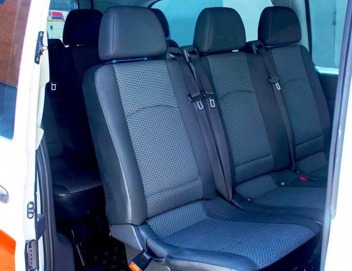 Minivan (7 persona, 7 maletas), Aire acondicionado, sistema de Audio con USB y micrófono