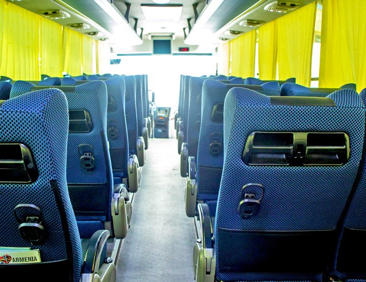 Автобус (36 пассажиров, 36 чемоданов), Кондиционер, Холодильник, Монитор, Аудио и видео система с USB, Микрофон