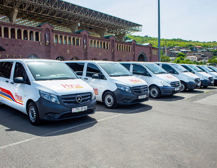 El desfile de transporte está abierto: ¡todos los vehículos y conductores están de servicio! Viaje en Armenia con Hyur Service