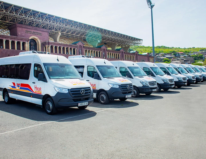 The transportation parade is open: all vehicles and drivers are on duty! Travel around Armenia with Hyur Service