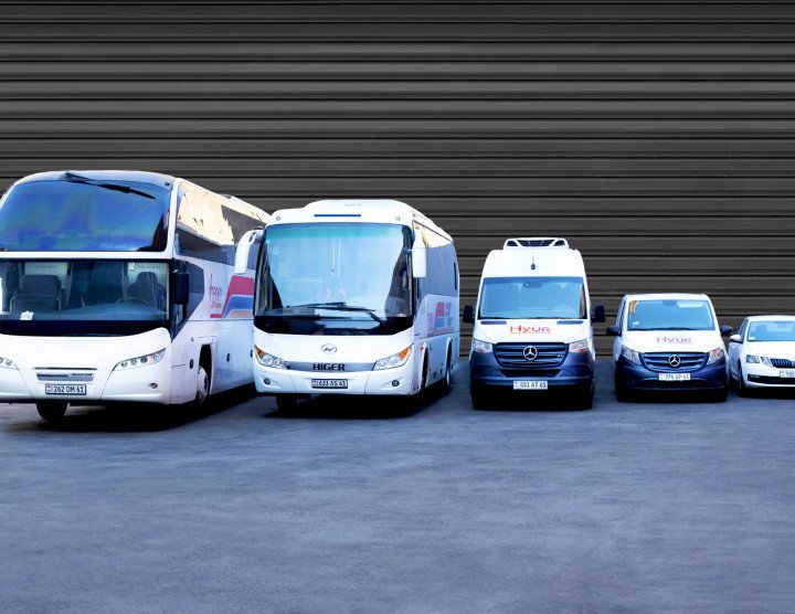 La parata dei trasporti è aperta: tutti i veicoli e gli autisti sono in servizio! Viaggiare in Armenia con Hyur Service