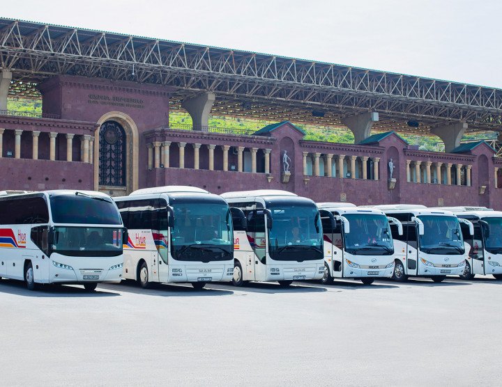 Транспортный парад открыт: все машины и водители на службе! Путешествие по Армении с Йур Сервис