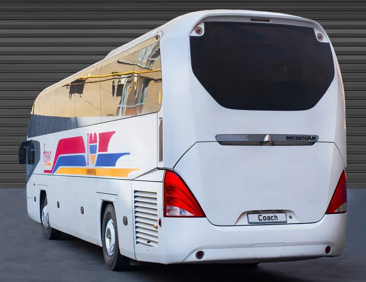 Большой автобус (50 пассажиров, 50 чемоданов), Кондиционер, Холодильник, Туалет, Мониторы, Аудио и видео система с USB, Микрофон