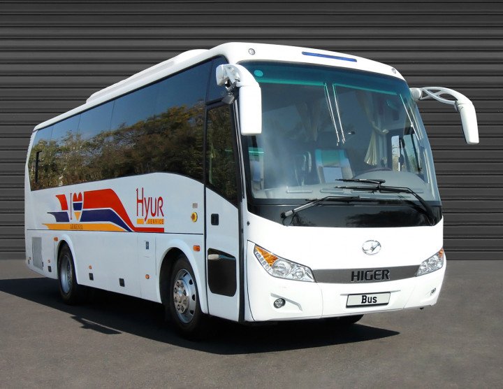 Bus (36 passagers, 36 bagages), climatisation, réfrigérateur, moniteur, système audio/vidéo avec USB et micro