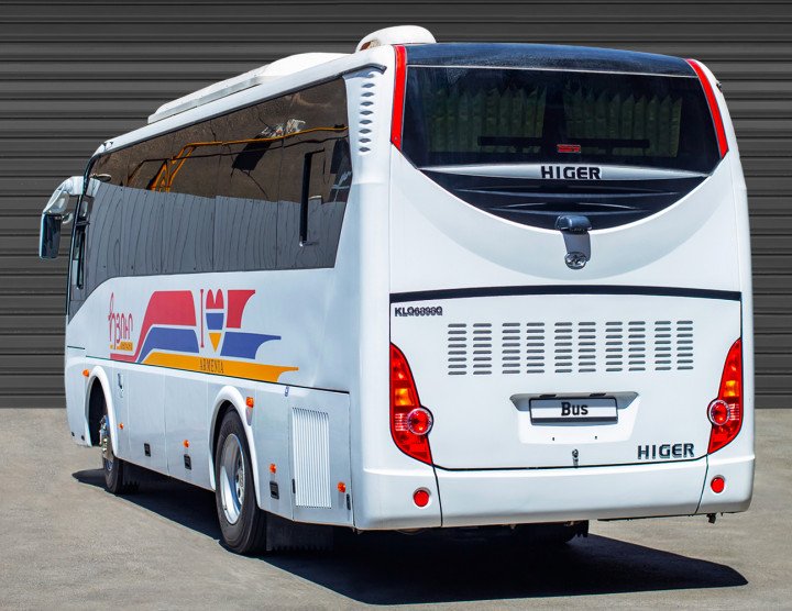 Bus (36 pers., 36 bagages), climatisation, réfrigérateur, système audio/vidéo avec USB et micro