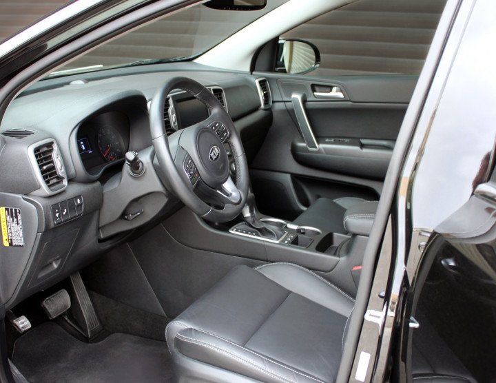 SUV (4 pax, 4 lugg.), A/C, Audio System with USB