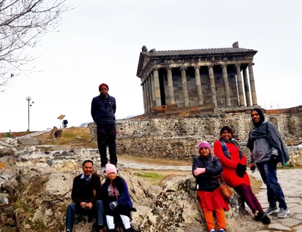 Tempel von Garni, Steinsinfonie, Kloster Geghard, Meisterklasse fürs Lawasch-Backen