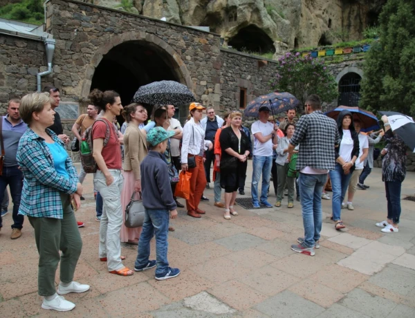 Tempel von Garni, Steinsinfonie, Kloster Geghard, Meisterklasse fürs Lawasch-Backen
