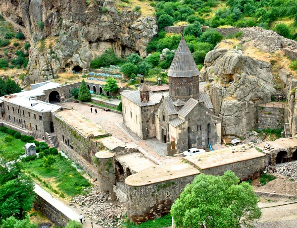 Tempel von Garni, Steinsinfonie, Kloster Geghard, Meisterklasse fürs Lawasch-Backen
