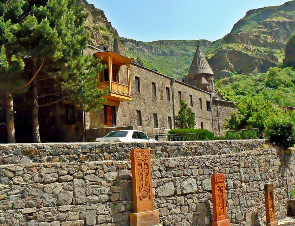Tempel von Garni, Steinsinfonie, Kloster Geghard, Meisterklasse fürs Lawasch-Backen
