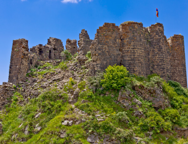Fortaleza Amberd, Monte Aragats, Lago Karí, Monumento del alfabeto armenio, Monasterio Saghmosavanq, máster class de postresnacionales en un jardín de pueblo armenio