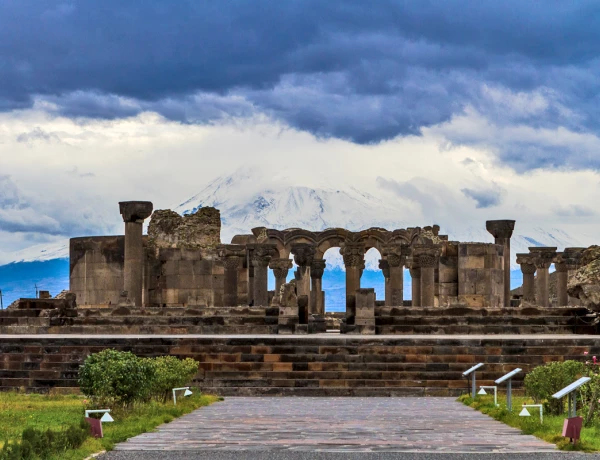 Էջմիածին (Հռիփսիմե, Գայանե, Մայր տաճար, Էջմիածնի գանձերը թանգ.), Զվարթնոց