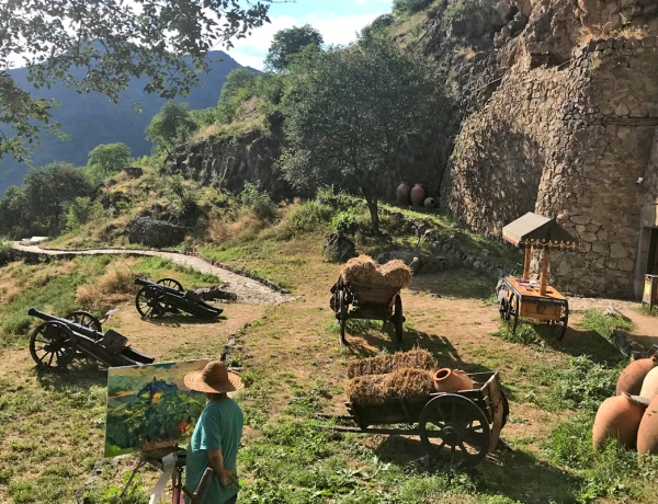 Haghpat, Complejo de rupestre de Zarni-Parni, Fortaleza de Akhtala, Castillo Aramyants, Sanahín