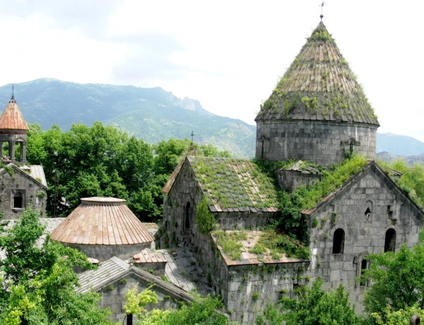 Haghpat, Complejo de rupestre de Zarni-Parni, Fortaleza de Akhtala, Castillo Aramyants, Sanahín