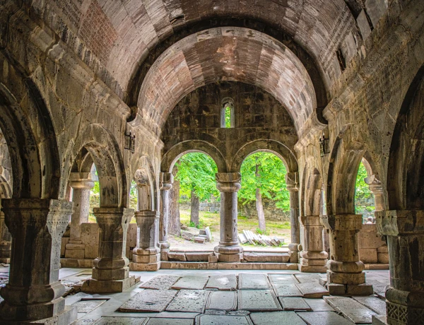 Haghpat, Complejo de rupestre de Zarni-Parni, Fortaleza de Akhtala, Castillo Aramyants, Sanahín