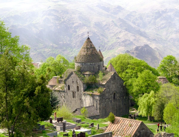 Haghpat, Complejo de rupestre de Zarni-Parni, Fortaleza de Akhtala, Castillo Aramyants, Sanahín