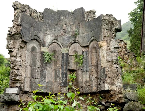 Haghpat, Complejo de rupestre de Zarni-Parni, Fortaleza de Akhtala, Castillo Aramyants, Sanahín