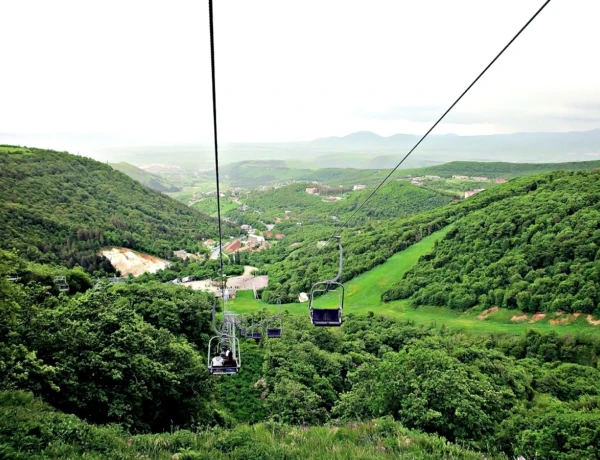 Kloster Ketscharis und Seilbahn in Zaghkadsor, Sewansee – Sewanawank und gegrillte Forelle
