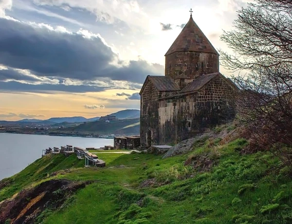 Kloster Ketscharis und Seilbahn in Zaghkadsor, Sewansee – Sewanawank und gegrillte Forelle