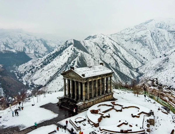 Garni, Steinsinfonie, Geghard, Meisterklasse fürs Lawasch-Backen und für Weihnachtssüßigkeiten