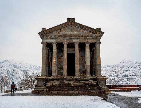 Garni, Steinsinfonie, Geghard, Meisterklasse fürs Lawasch-Backen und für Weihnachtssüßigkeiten