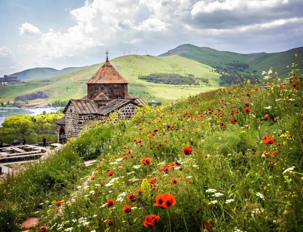 Tsakhkadzor (Keciaris, Funivia), Lago Sevan (Sevanavanq), assaggio della trota di Sevan alla griglia