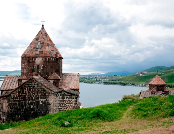 Tsaghkadzor (Kétcharis, Téléphérique), Lac Sévan (Sévanavank), dégustation de barbecue de la truite de Sévan