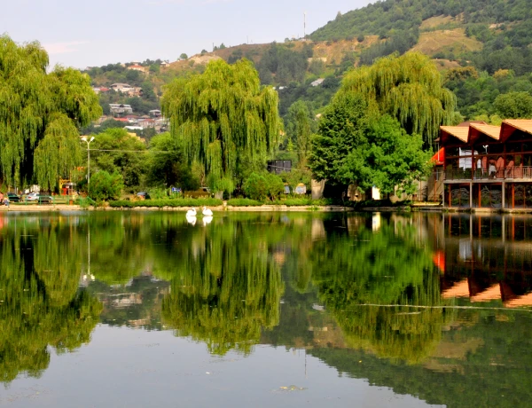 Դիլիջան (կարճ կանգառ), Պարզ լիճ, Իջևան (Մակարավանք), Իջևանի գինու-կոնյակի գործարան
