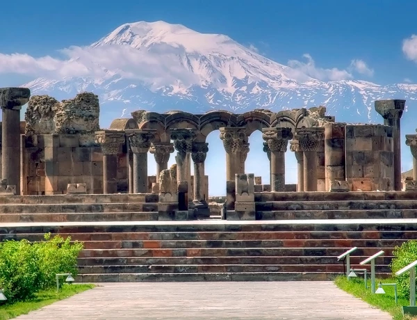 Ejmiatsin (Hripsime, Gayane, Cattedrale di Ejmiatsin), Master class, Zvartnots, tour della città di Yerevan