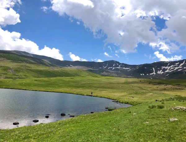 Амберд, Гора Арагац, Оз. Кари, Производство сухофруктов, Сагмосаванк, Аллея Алфавита