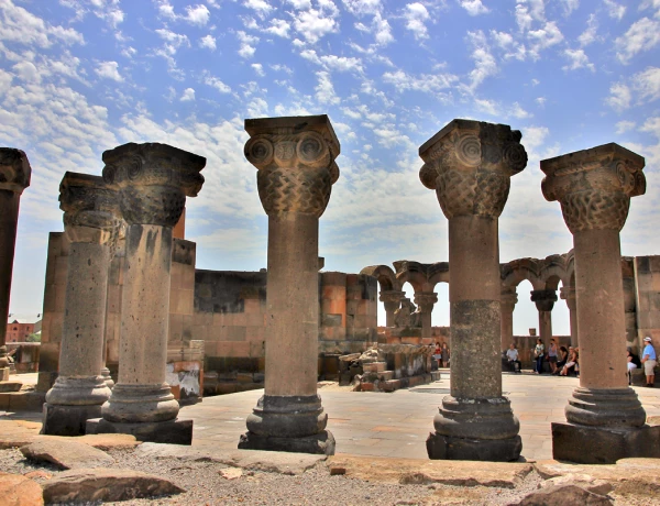 Etchmiadzine (Cathédrale de St. Etchmiadzine, Hripsimé, Gaïané), Zvartnots