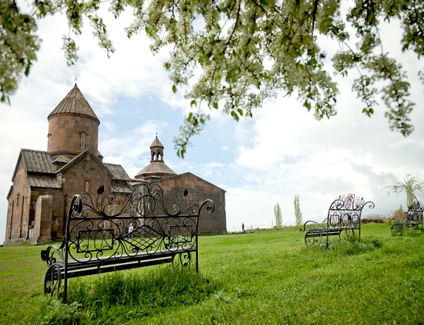 Saghmosavanq, Hovhanavanq, patio gastronómico del vino, Madre Catedral de Echmiadzín, Zvartnots