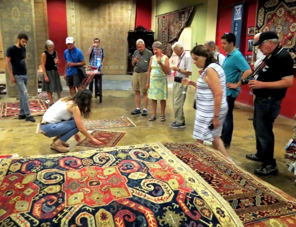 Stadtrundfahrt und Spaziergang in Eriwan, Teppichfabrik und Museum Megerian, Sowjet-Klub