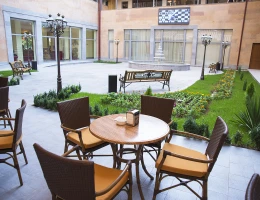 Ani Plaza hotel