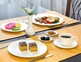 Ani Plaza hotel