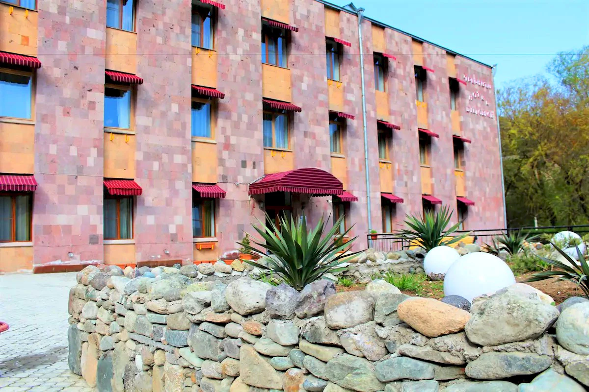 Diligence hotel