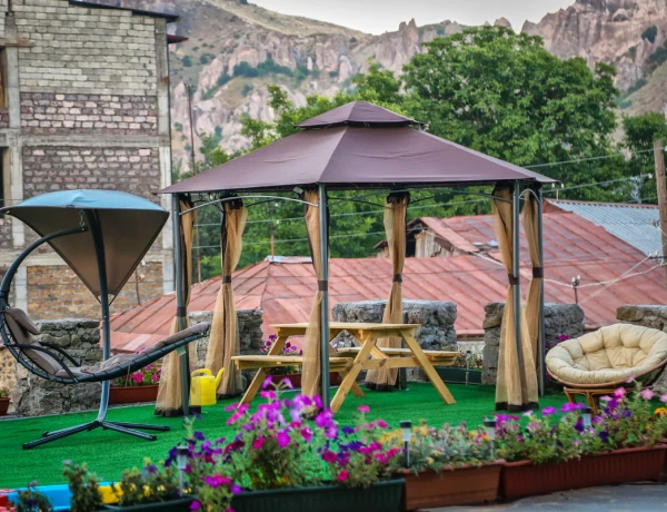 Отель Горис