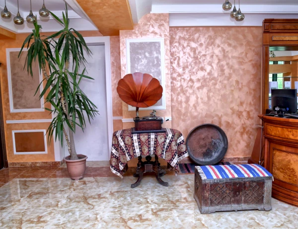 Отель Горис