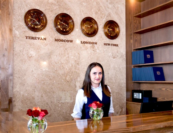 Отель Амберд