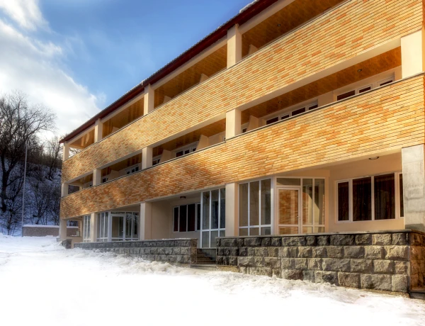 Отель Цахкаовит