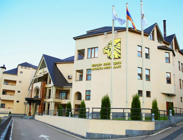 Multi Rest House Resort