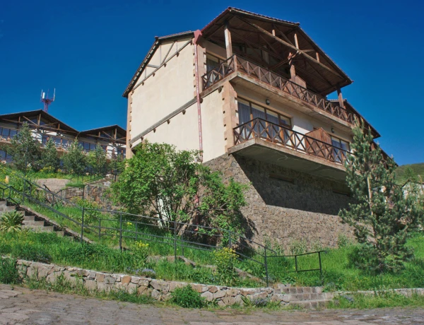 Arthurs Aghveran Resort