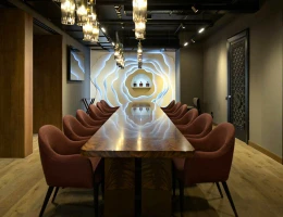 Hôtel Seven Visions, The Dvin