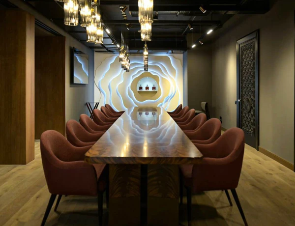 Hôtel Seven Visions, The Dvin