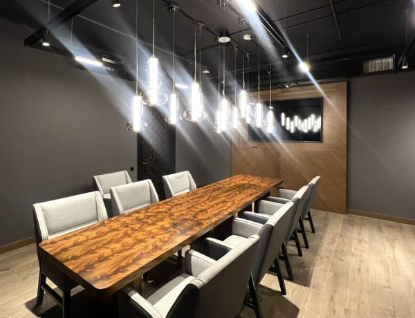 Hôtel Seven Visions, The Dvin