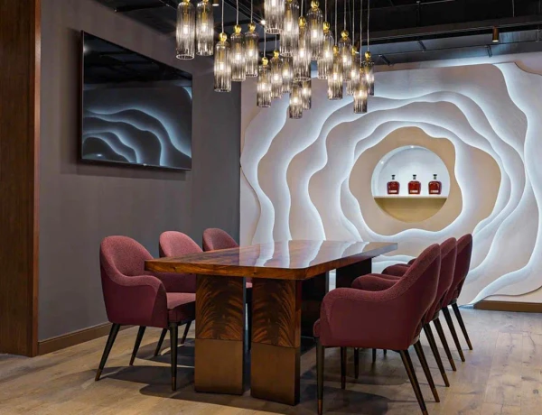 Hôtel Seven Visions, The Dvin