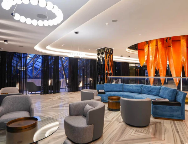 Hôtel Seven Visions, The Dvin